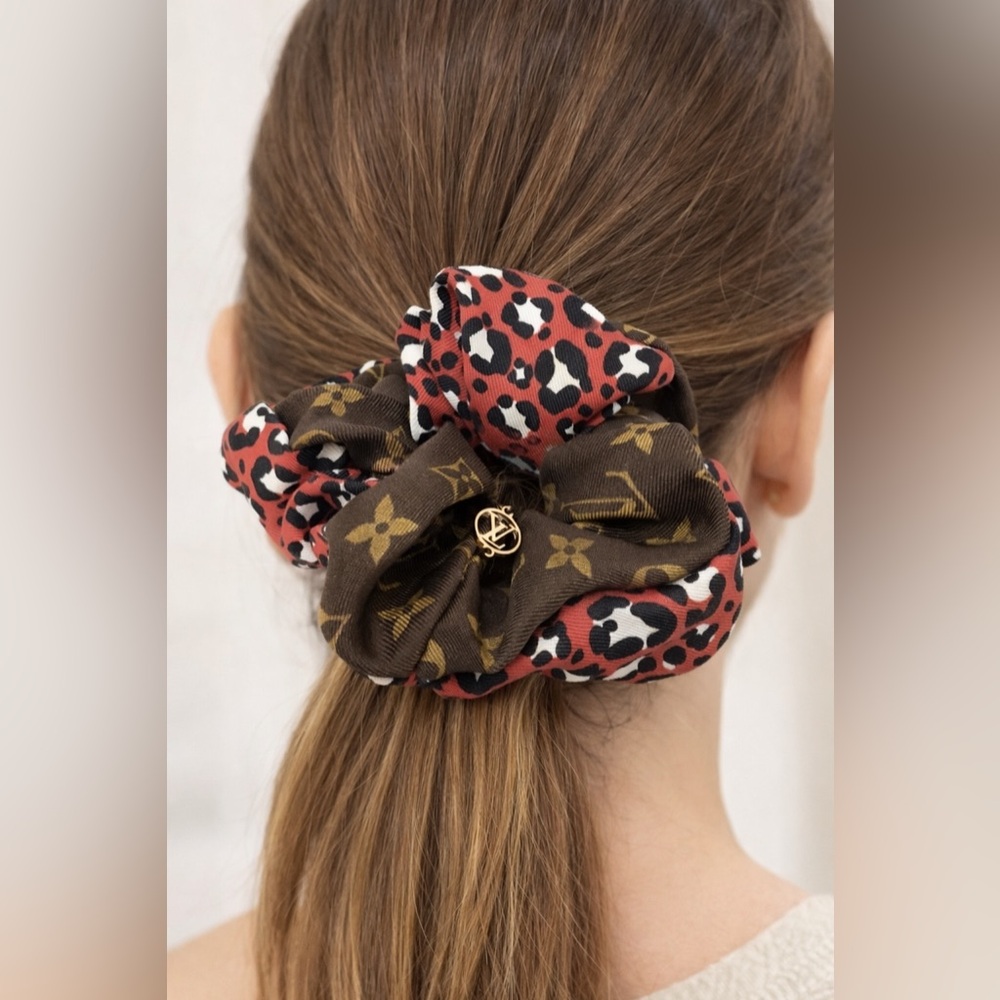 Louis Vuitton Be Mindful ChouChou Scrunchie - Picture 9 of 9